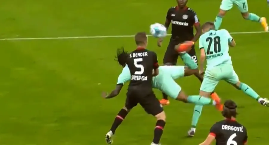 Valentino Lazaro, golul anului în Leverkusen - Monchengladbach