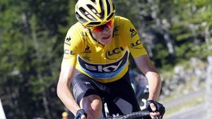 Scene incredibile în Turul Franței: spectatorii au aruncat cu urină în Froome, iar Porte a fost scuipat!