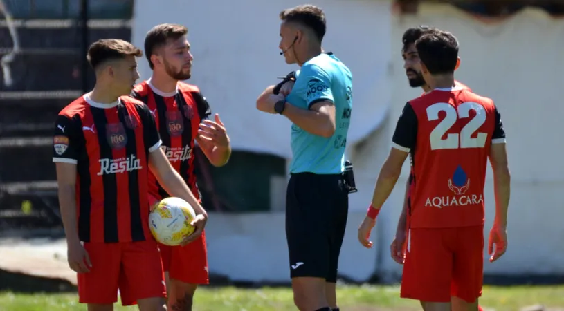 Fotbaliștii Reșiței, luați la rost după înfrângerile din play-out: ”Sunt plătiți la timp şi joacă pentru salarii!  Nu-i plătim doar să se antreneze”