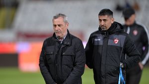 Ce șerpărie! Episodul incredibil în care Dinamo a fost sabotată din interior. Rednic: "Am fost 4 inși la discuția despre jucătorii care vor pleca. Înaintea meciului cu Iași, lista a apărut în presă". Suspecți: Bălănescu, Marius Iorga, Dănciulescu. Nota de plată a trădării