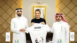 Răzvan Lucescu a fost prezentat oficial de Al-Sadd! A semnat pe un salariu de 3.500.000 de dolari pe an