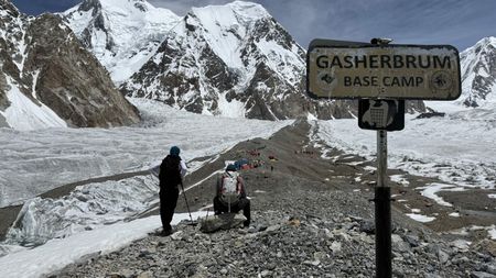 Începe atacul la vârf! Alpinistul Horia Colibășanu a ajuns în tabara de la baza masivului Gasherbrum II