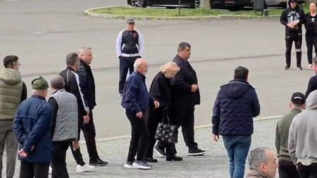 🚨 S-A STINS IL LUCE Peluza Nord FCSB, ultim omagiu pentru Mircea Lucescu. „Roș-albaștrii” au ajuns la Arena Națională la două minute după dinamoviști