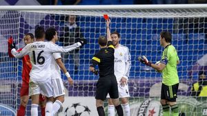 Meciul cu Galata i-a fost "fatal"! Real vrea să scape de încă un "veteran" și a invitat-o și pe Barcelona la negocieri. Ce clauză uriașă i s-a fixat