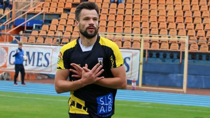 Căpitanul Ceahlăului, invitat de Federația Albaneză la meciul de debut al țării sale la EURO 2024. Azdren Llullaku are inima împărțită la turneul final și vorbește despre viitorul său la Piatra Neamț. SPECIAL