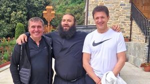Imaginile care vor deveni virale și la care și Gigi Becali ar da like: Gică Hagi, Ianis Hagi, Gică Popescu, Nicolas Popescu și „Cobra” Adrian Ilie s-au curățat de păcate la Muntele Athos | FOTO