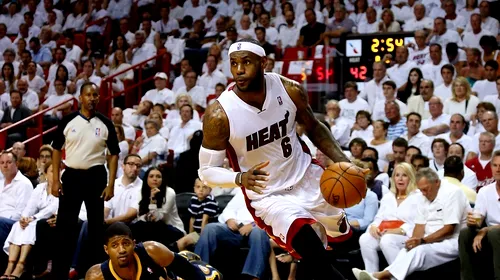 Unicul „Rege”. LeBron James o duce pe Heat la un meci de a patra finală la rând din NBA. Starul campioanei a doborât un record stabilit de Michael Jordan