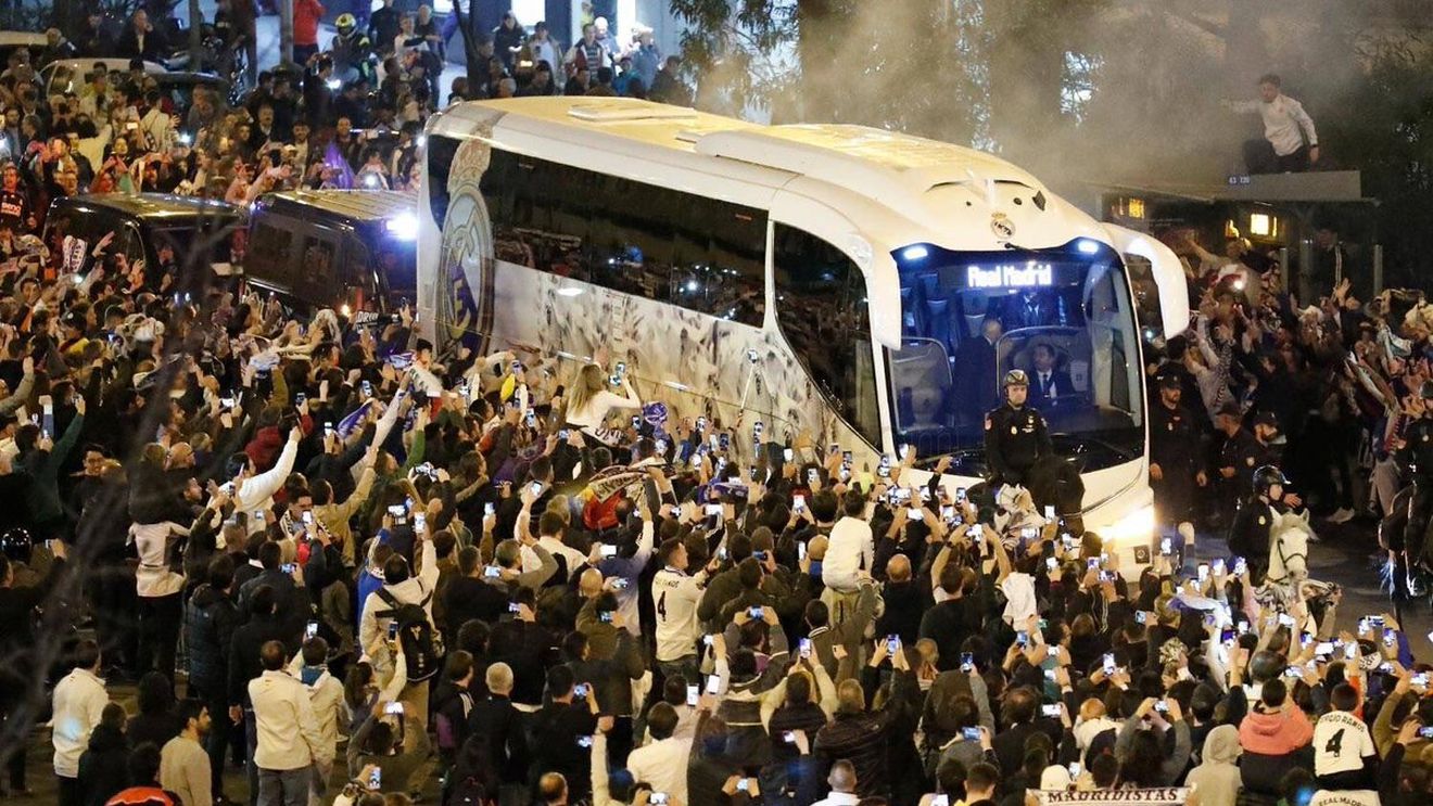 Tensiuni uriașe între jucătorii și fanii lui Real Madrid. Poliția a fost chemată la baza de pregătire a ibericilor