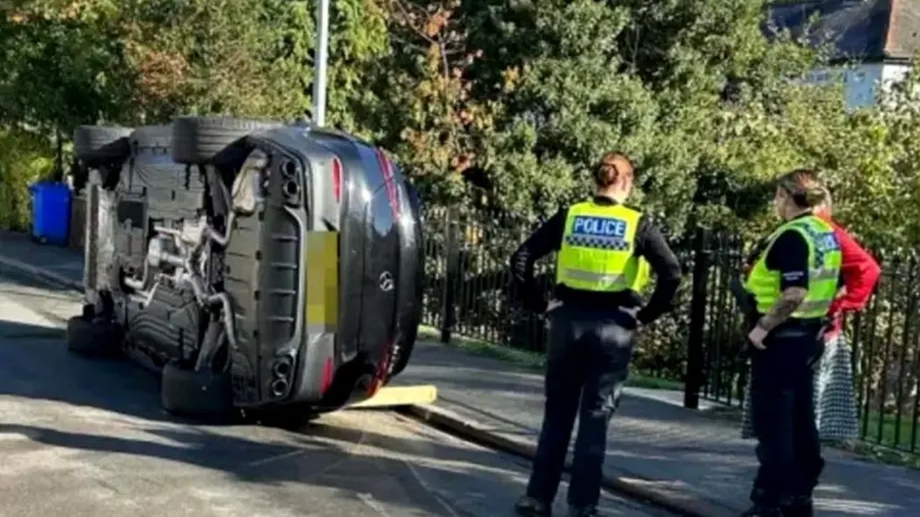 La un pas de tragedie! Fotbalistul din Premier League s-a răsturnat cu mașina