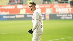 Cum a ajuns Louis Munteanu să fie evaluat la 15.000.000 de euro şi să dea gol după gol pentru CFR Cluj: „Nu sunt perfect şi nu mă mai enervez la fiecare fază”