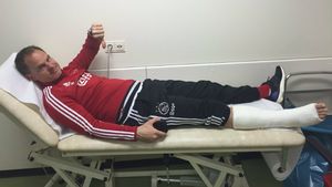 VIDEO | Frank De Boer și-a fracturat tendonul lui Ahile în timpul unui meci de fotbal-tenis la antrenamentul lui Ajax