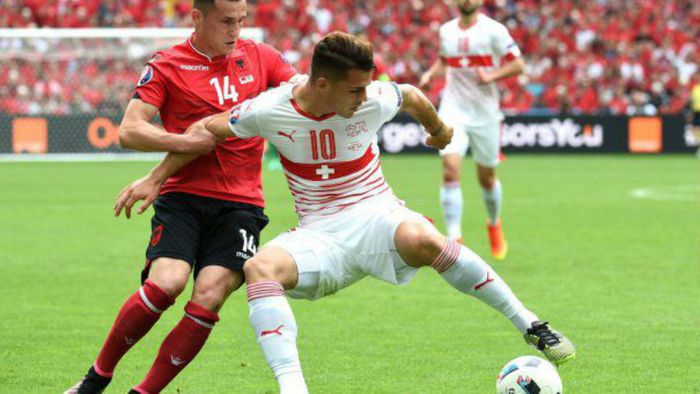 Când treci prin și peste războaie și ajungi fotbalist! Cum arată primul "11" al refugiaților de la EURO 2016: patru adversari ai României și-au găsit loc în echipa "fugarilor"