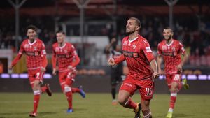 Dinamoviștii, "înțepături" către FCSB: "Dacă-l vor pe Montini trebuie să plătescă 60 de milioane de euro. Dacă mai dă două goluri se face 80 de milioane. Becali să se grăbească!"