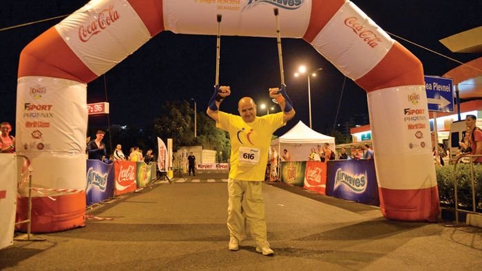 VIDEO | Povestea emoționantă a unui campion în cârje, care a terminat ProSport Night Run în aplauzele tuturor