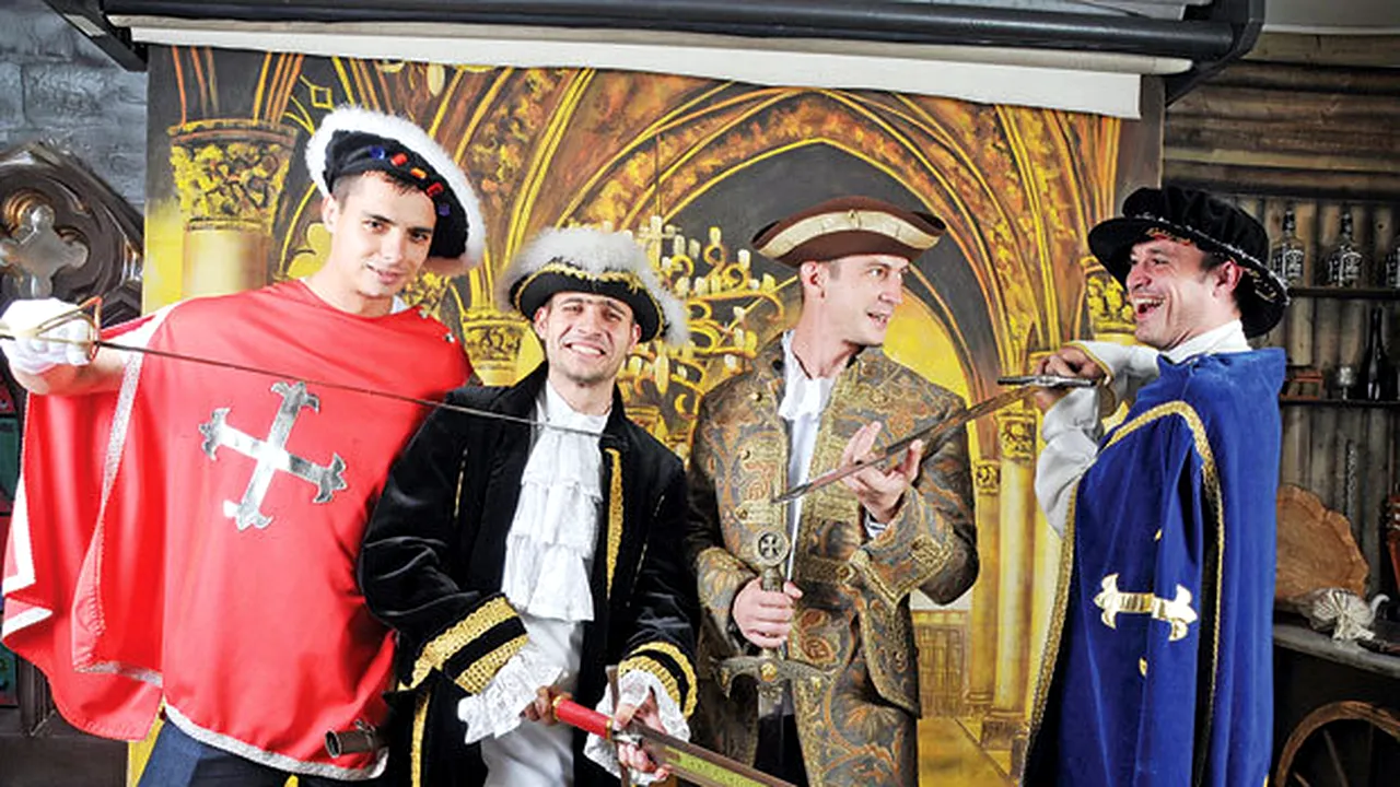Muschetari supertari!** Dumitrescu, Zalomir, Dolniceanu și Sirețeanu au îmbrăcat în premieră costumele personajelor lui Dumas