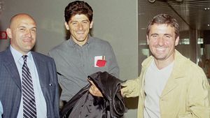 Vi-l imaginați pe Puyol să bată la ușa lui Ferguson pentru a cere un loc în echipă?:) Un român a trăit asta!** Cum s-a terminat