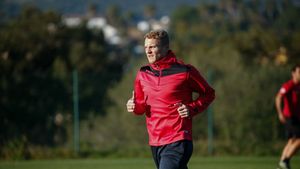 A jucat la Rapid București, dar s-a apucat de o afacere care nu are nicio legătură cu fotbalul, după ce s-a lăsat, și vrea să devină paramedic