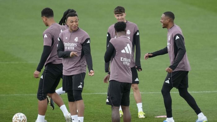 Lista celor mai mari salarii ale fotbaliștilor din TOP 5 campionate ale Europei. Cât câștigă Mbappe și Vinicius față de Haaland