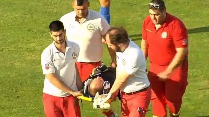 Marius Avram, scos pe targă în timp ce conducea un meci din Europa League