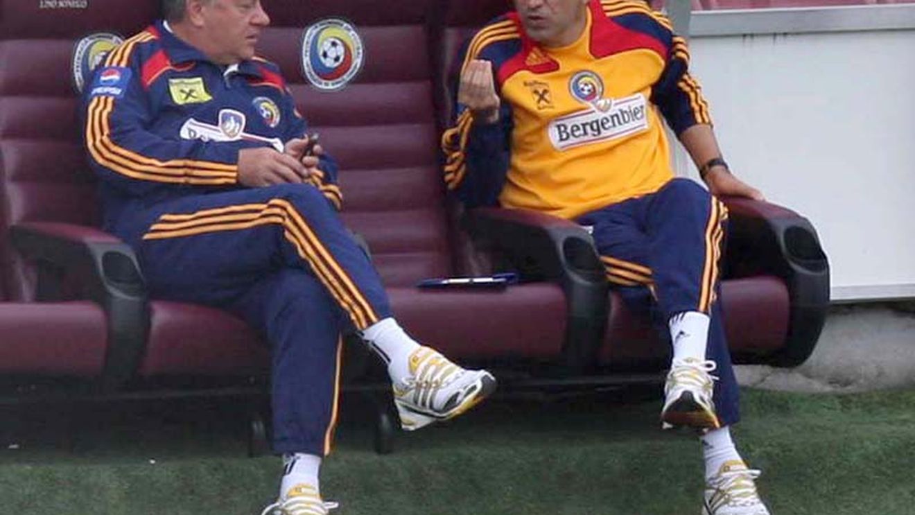 "Niciun selecționer n-are imaginea atât de proastă ca Piți! Sandu îl schimbă cu Olăroiu"