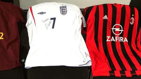 Tobă de fotbal** A furat meserie de la Ronaldinho, Beckam, Neville și Henry