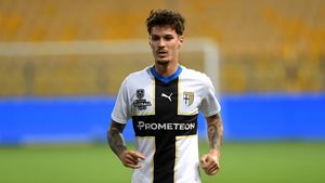 Anunț despre plecarea lui Dennis Man de la Parma. Impresarul Victor Becali, reacție despre transferul fotbalistului