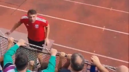 Gest golănesc al unui oficial de la CSA Steaua: a scuipat un copil din tribune! Imagini deplorabile de pe stadion | VIDEO