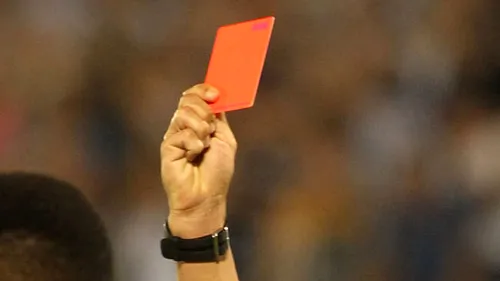 O femeie arbitru, lovită și amenințată cu moartea pe terenul de fotbal! INCREDIBIL | Agresorul ar fi fost deja exclus din viața sportivă pentru fapte similare