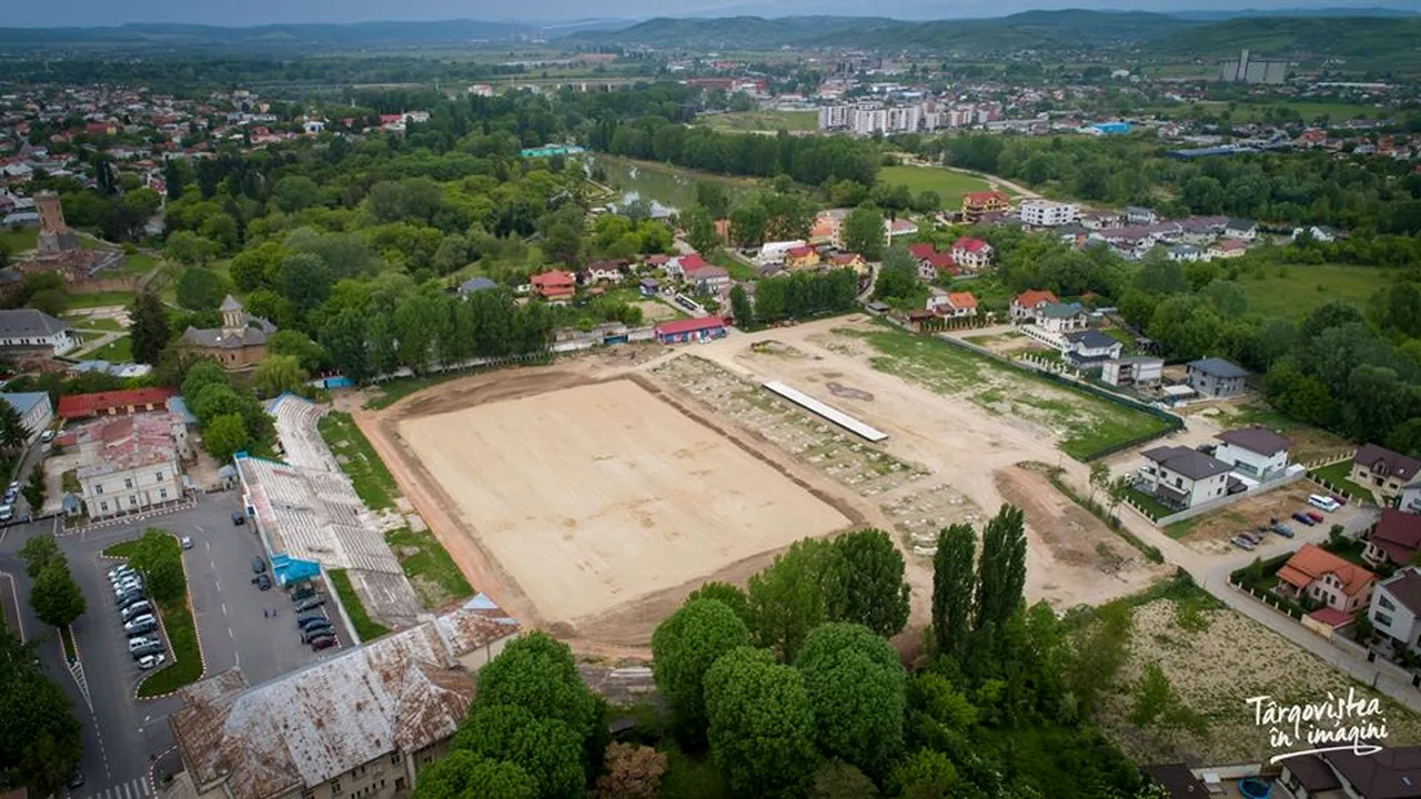 Un an pentru o fundație! Cum arată lucrările la stadionul din Târgoviște, care astăzi trebuia să fie gata | FOTO REVOLTĂTOR