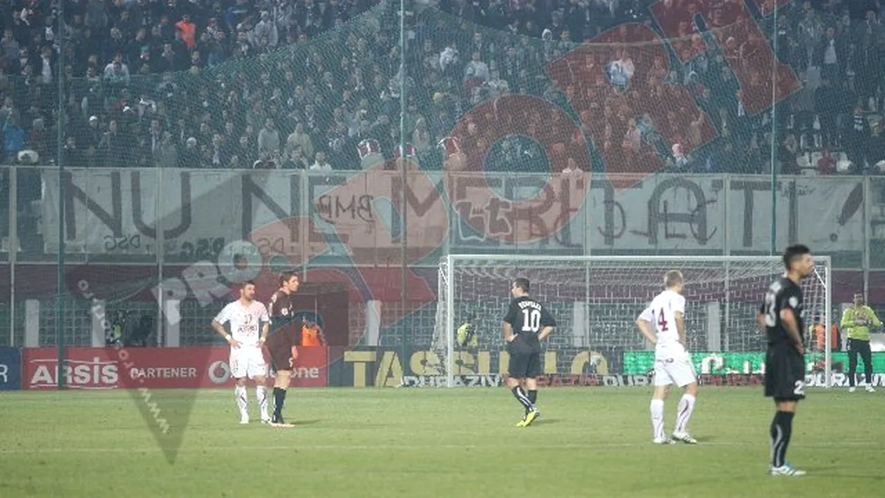 'Moment de reculegere' ținut de galeria Rapidului la meciul cu Sportul!** 'Nu ne meritați', banner-ul care le-a trădat prezența pe stadion