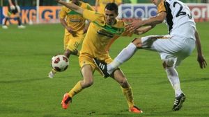 Refuzat de CFR, poate ajunge la Rapid!** Copos a venit cu o propunere oficială: "Avem ofertă scrisă pentru el" De cine depinde TRANSFERUL