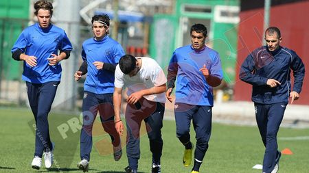"Până acum două săptămâni eram vai de mama noastră,** nu făcusem nici un transfer!"