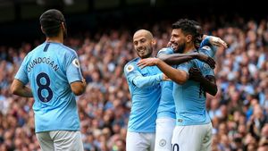 Mașinăria lui Guardiola produce fotbal la superlativ. City a "dezmembrat-o" pe Huddersfield, cu un hat-trick al lui Aguero. VIDEO | Unic în istoria "cetățenilor": cum a devenit Ederson primul portar care pasează decisiv