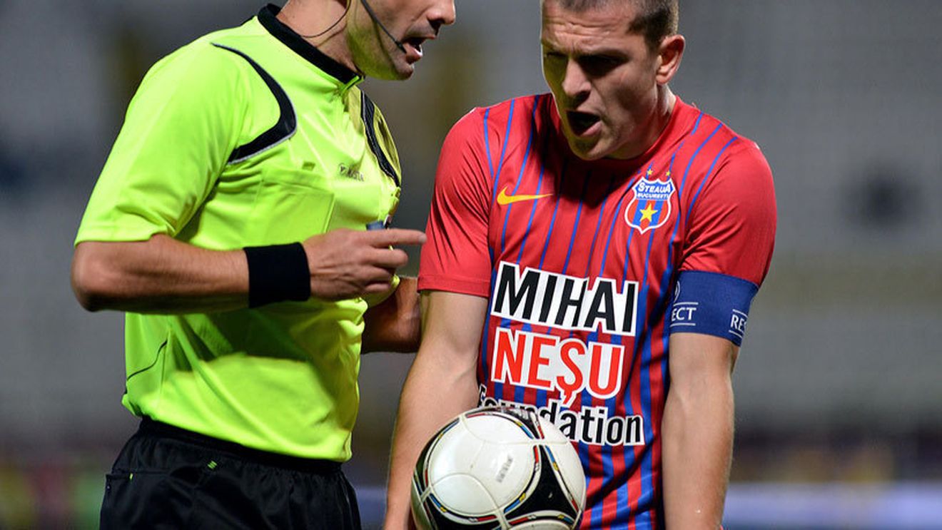 Sebastian Colțescu arbitrează meciul Astra - Steaua