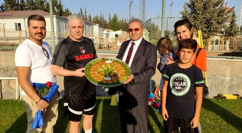 Marius Șumudică, vizitat de un milionar celebru din Turcia, fan înfocat al lui Gaziantep. Cadoul l-a luat prin surprindere pe antrenorul român