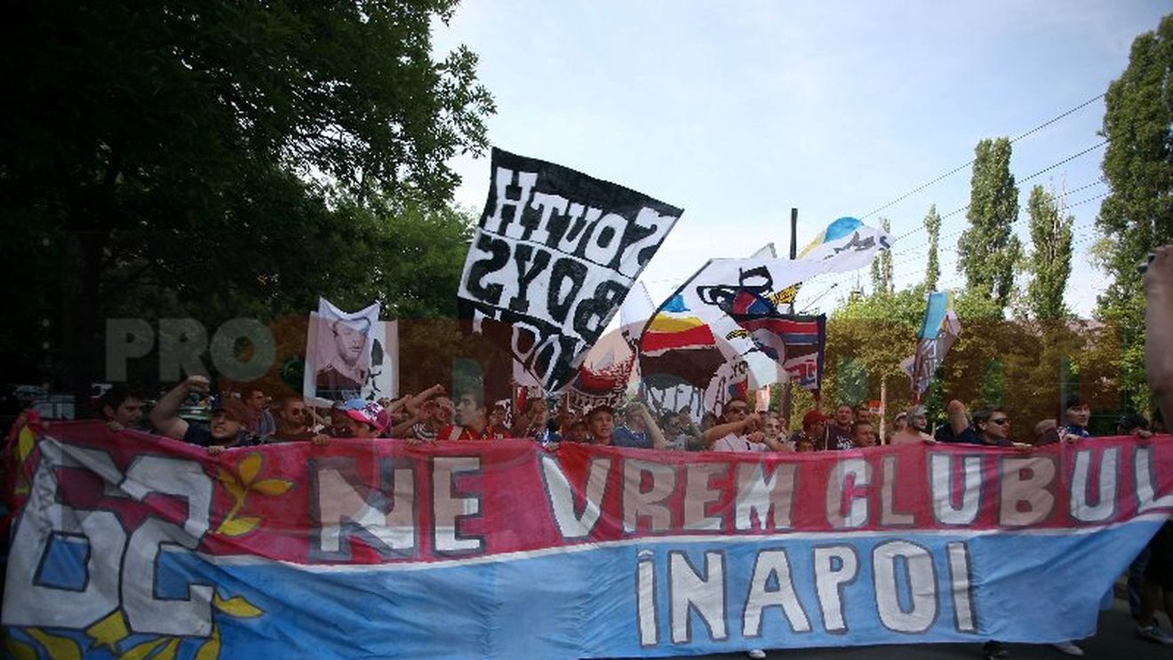 FOTO** 4000 de steliști au protestat împotriva lui Gigi Becali