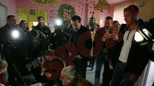 FOTO** Jucătorii și antrenorii lui "U" au împărțit cadouri de Sfântul Nicolae