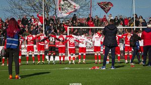 UTA a optat să respecte întocmai contractele jucătorilor și staffului, cu toate că recunoaște că ”nu are niciun fel de finanțare”! Meszar dă asigurări: ”Membrii familiei se sprijină necondiționat în momentele grele, de cotitură”