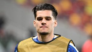 Cu cine se antrenează Ianis Hagi: „E cu noi. Are bucuria de a juca fotbal”