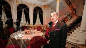 FOTO Becali l-a primit pe Calderon la Palat: **'Ne-am apropiat sufletește, a fost ceva spontan' Cum l-a 'topit' spaniolul pe Gigi în 2006