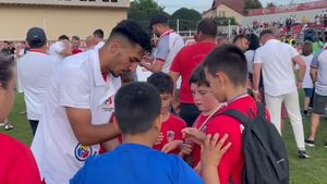 Fotbalistul care se compara cu Mbappe și despre care Dumitru Dragomir spunea că „nu sunt cinci ca el în lume” a oferit un moment adorabil după ce a promovat cu echipa sa | VIDEO EXCLUSIV