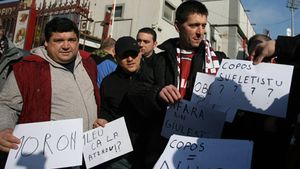 FOTO / Mesaj pentru Copos: "Din '92, de când ai venit, te-ai dovedit un parvenit!"