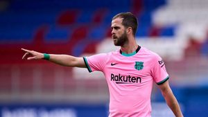 FC Barcelona vrea să facă rost cât mai repede de bani și încearcă să rezolve rapid plecările lui Junior Firpo și Miralem Pjanic!