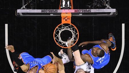 VIDEO | Do it like Duncan. Veteranul lui Spurs a adus prima victorie a echipei sale în finala Conferinței de Vest