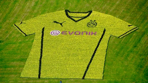 FOTO Spectaculos! Dortmund și-a lansat noul tricou cu ajutorul a 80.483 de flori!