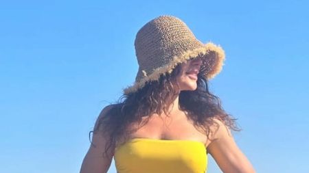 Carmen Brumă, apariție fabuloasă în costum de baie! Se vede că a făcut cursuri de nutriție la FC Barcelona