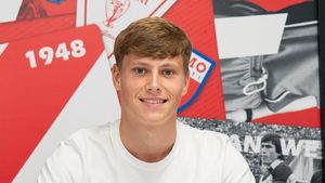 Transfer oficial la Dinamo chiar în ziua în care începe Superliga. Poate intra direct titular