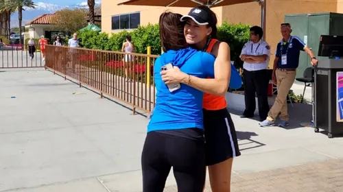 Sorana Cîrstea, surprinsă într-o ipostază neașteptată după calificarea în sferturi la Indian Wells! Cu cine s-a îmbrățișat în afara arenei | FOTO