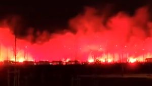 Imagini fabuloase! Drumul autocarului lui Atletico Madrid, luminat de torțele fanilor înaintea meciului cu Liverpool | VIDEO SPECTACULOS