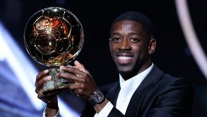 Ousmane Dembele este noul Balon de Aur. Francezul a primit trofeul de la Ronaldinho